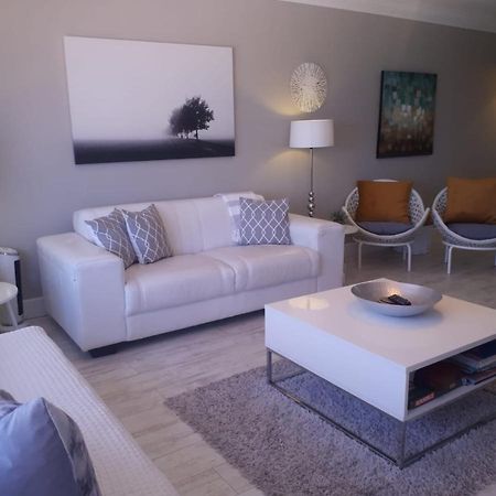 Blouberg Beachfront Apartment Bloubergstrand Exterior photo
