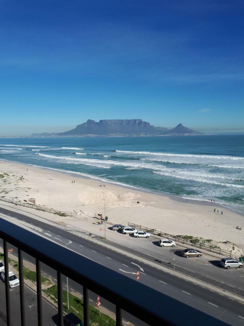 Blouberg Beachfront Apartment Bloubergstrand Exterior photo